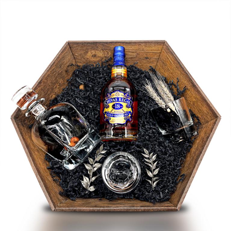 Geschenkset Whisky Chivas Regal Blended Scotch Whisky Gold Signature 18 Jahre 40% 0,7 l inkl. Gläser - Liwaldo