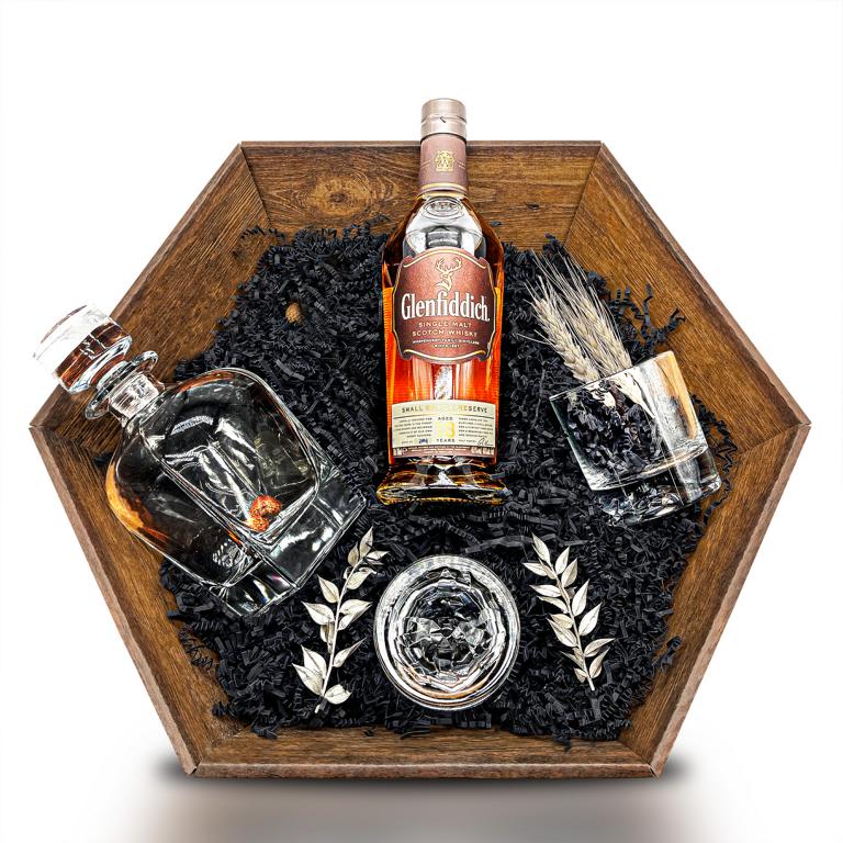 Geschenkset Whisky Glenfiddich Single Malt Scotch Whisky 18 Jahre 40% 0,7 l inkl. Gläser - Liwaldo