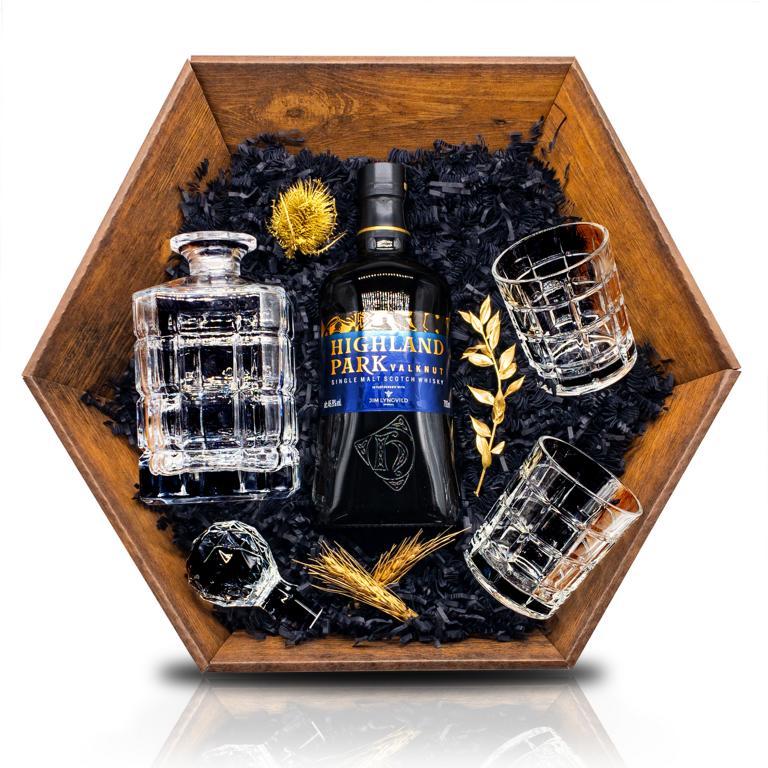Geschenkset Whisky Highland Park Valknut 46,8% 0,7 l inkl. Dekanter & Gläser - Liwaldo