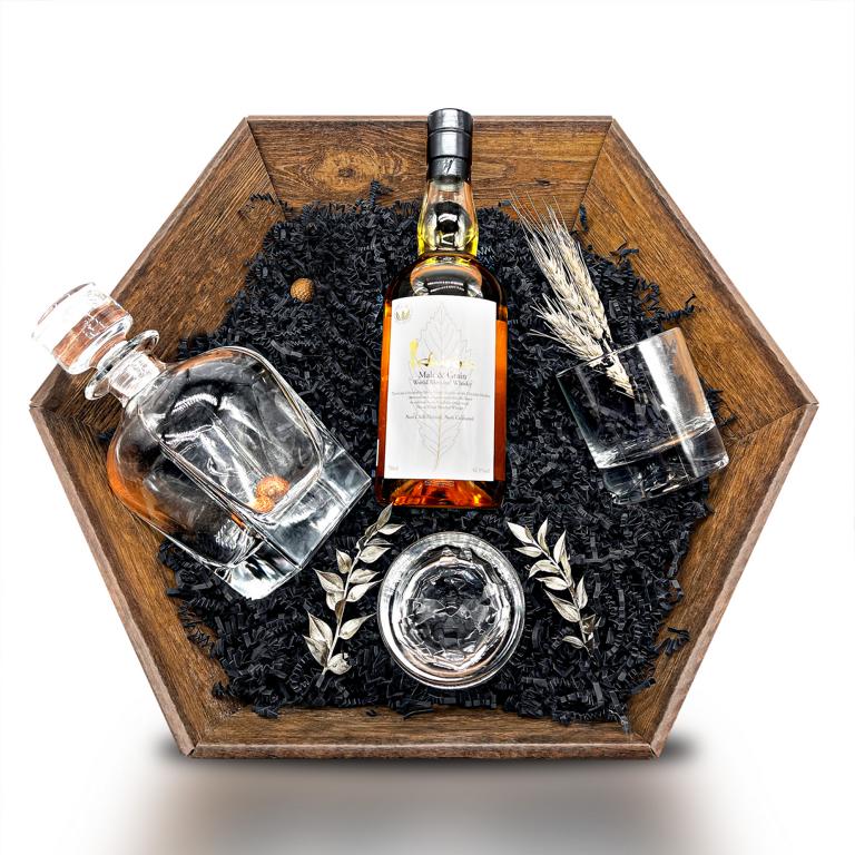 Geschenkset Whisky Ichiro's Malt & Grain World Blended Whisky 46,5% 0,7 l inkl. Dekanter & Gläser - Liwaldo