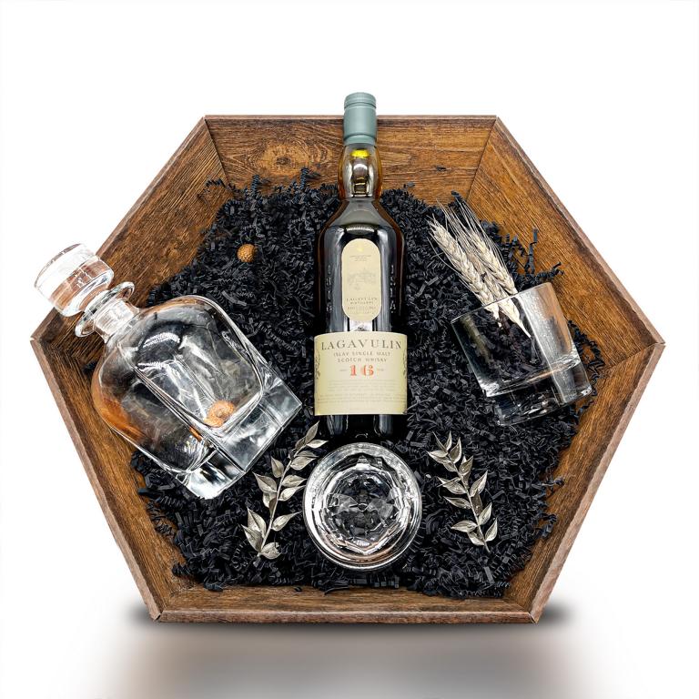 Geschenkset Whisky Lagavulin Islay Single Malt Scotch 16 Jahre 43% 0,7 l inkl. Gläser