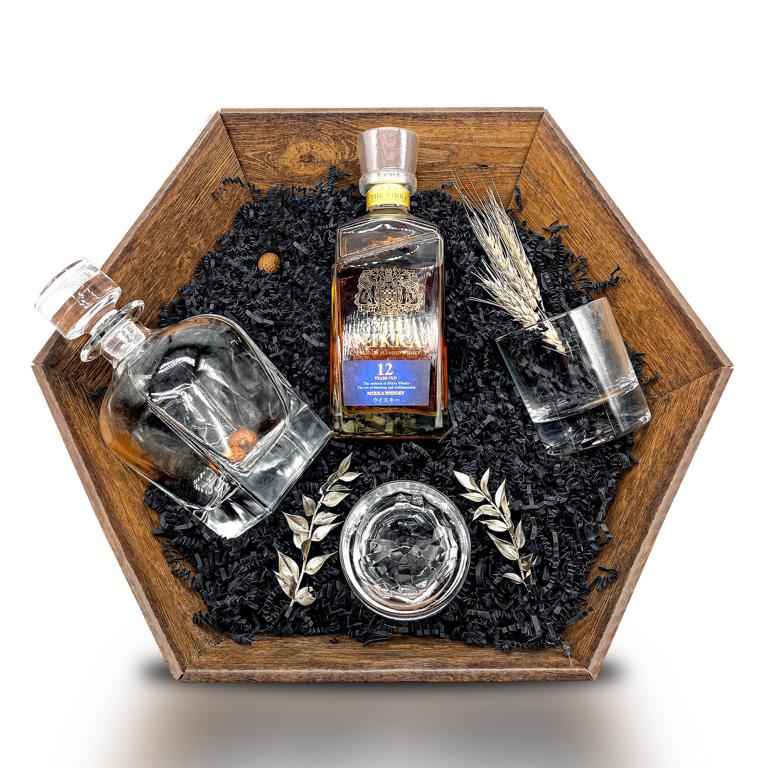 Geschenkset Whisky Nikka Premium Blended Whisky 12 Jahre 45% 0,7 l inkl. Dekanter & Gläser - Liwaldo